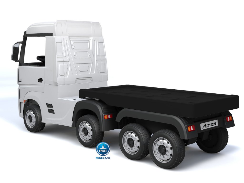 Trailer negro para el mercedes actros