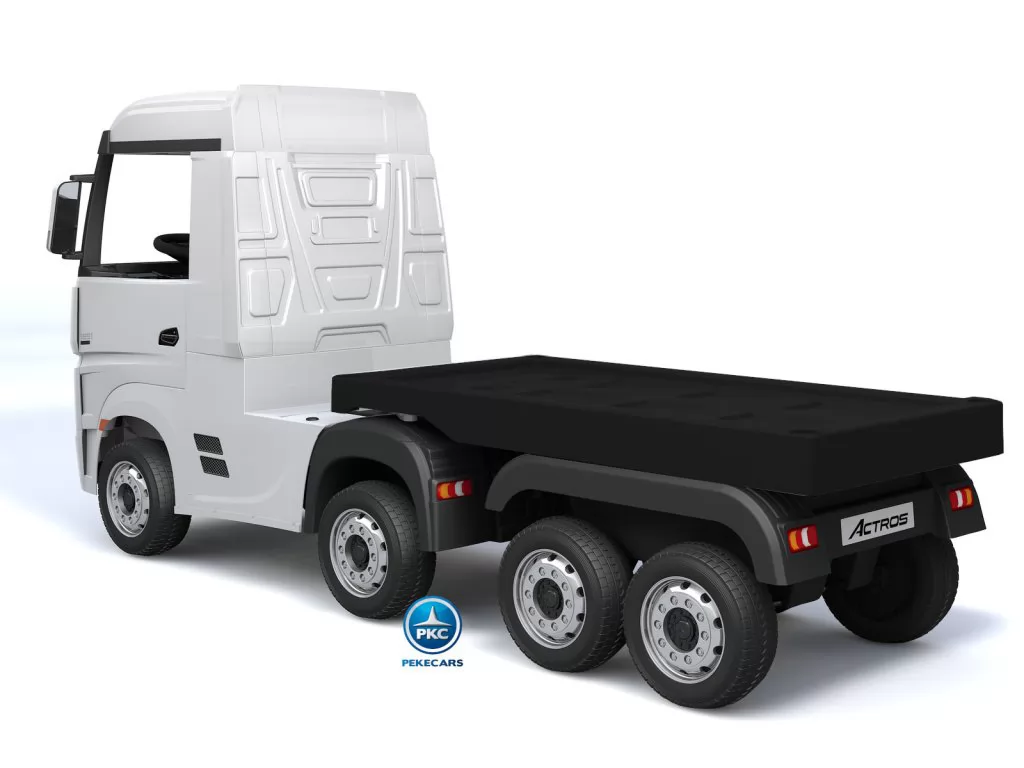 Trailer negro para el mercedes actros