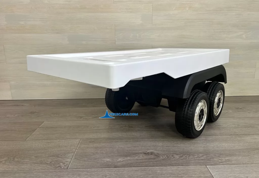 Trailer blanco para el camion mercedes actros vista frente derecha