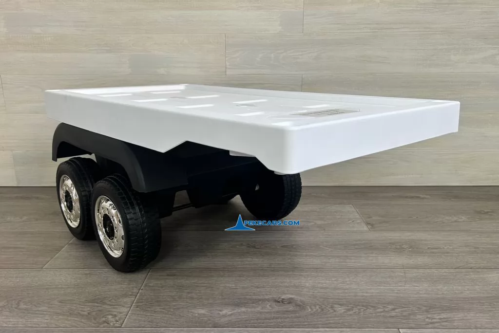 Trailer blanco para el camion mercedes actros vista frente izquierda