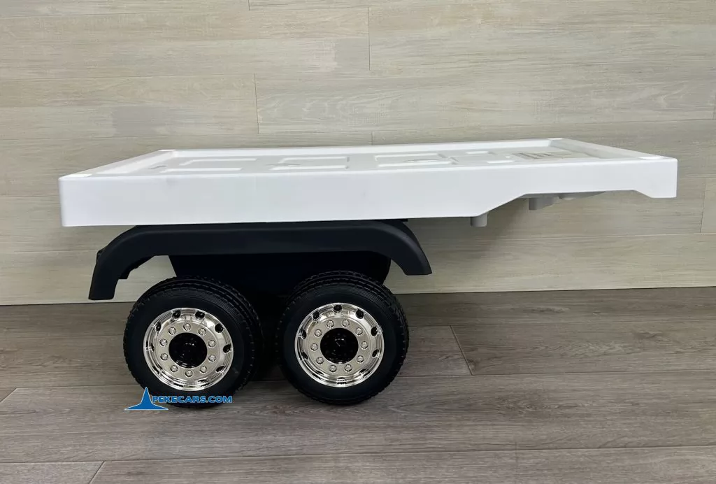 Trailer blanco para el camion mercedes actros vista lateral