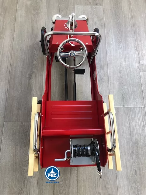 Coche de bomberos de metal rojo desde arriba