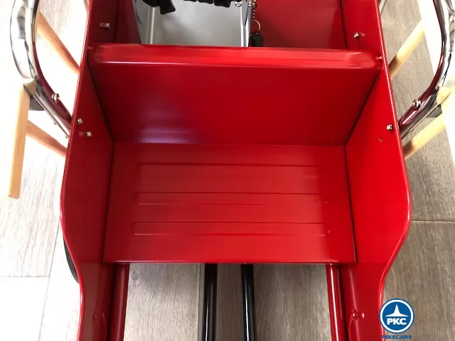 Coche de bomberos de metal rojo asiento
