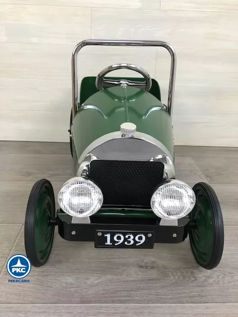 Coche de metal verde frontal