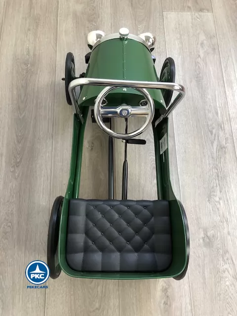 Coche de metal verde desde arriba