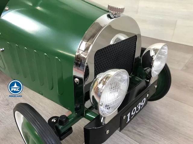 Coche de metal verde faros