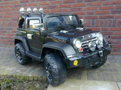 Jeep wrangler syle para niños 12V con radiocontrol en negro Pekecars