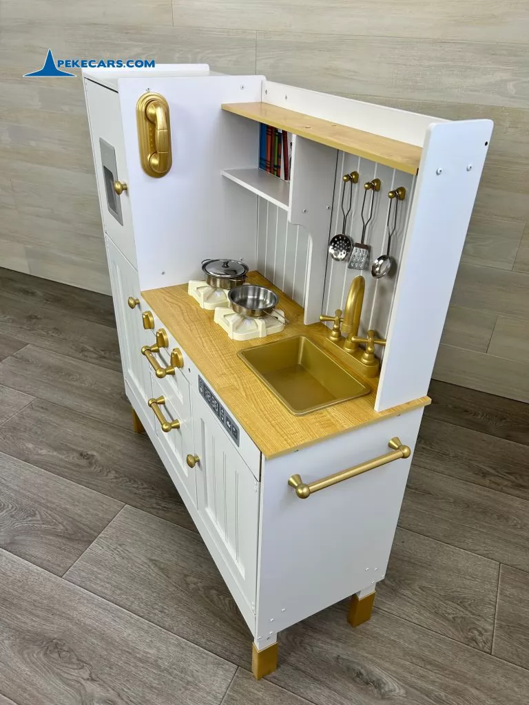 cocina de juguete blanca dorada