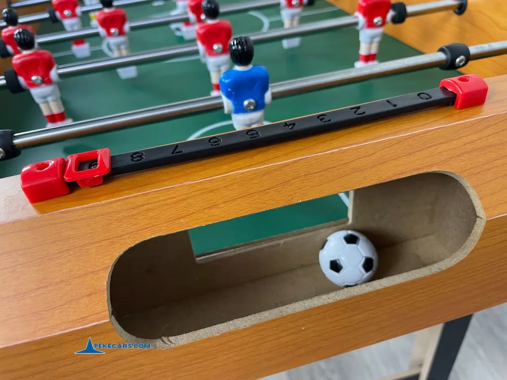 Futbolin Compacto de Madera Pekecars detalle pelota