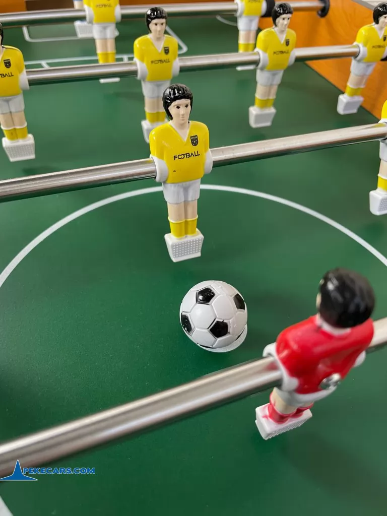 Futbolin Compacto de Madera Pekecars vista jugadores