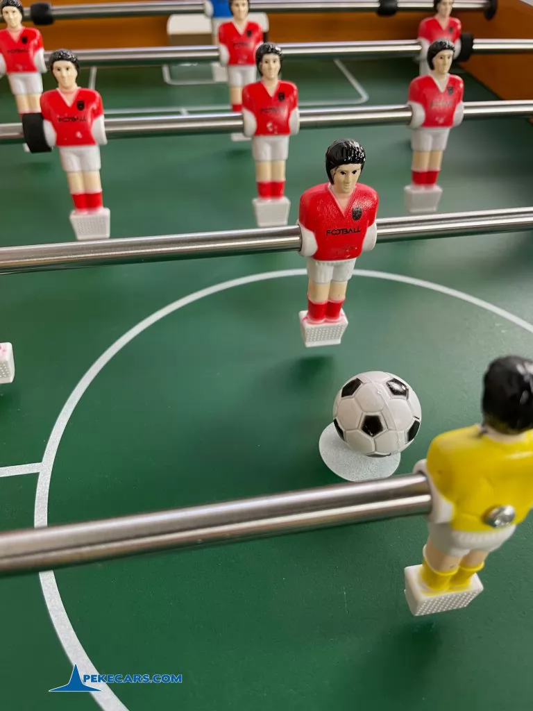 Futbolin Compacto de Madera Pekecars vista jugadores equipo contrario