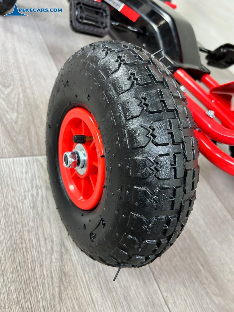 Kart a pedales Champion Red Edition rueda