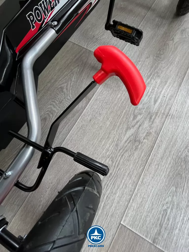 Kart a pedales deportivo rojo freno de mano
