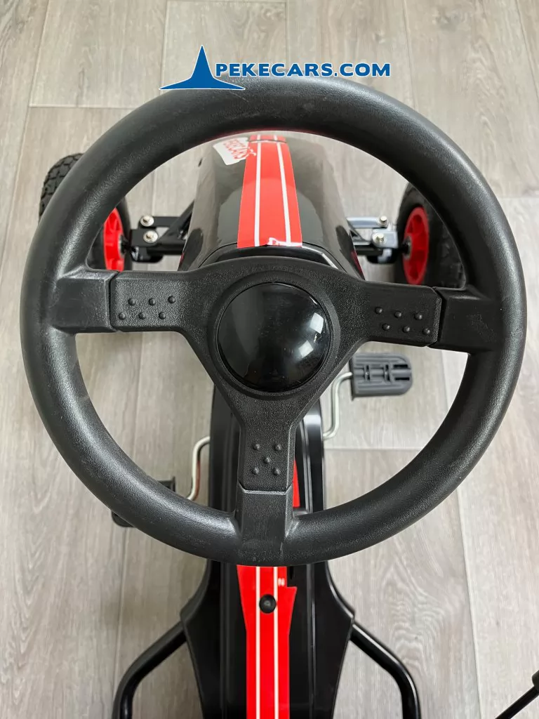 Kart de pedales GC001 negro volante