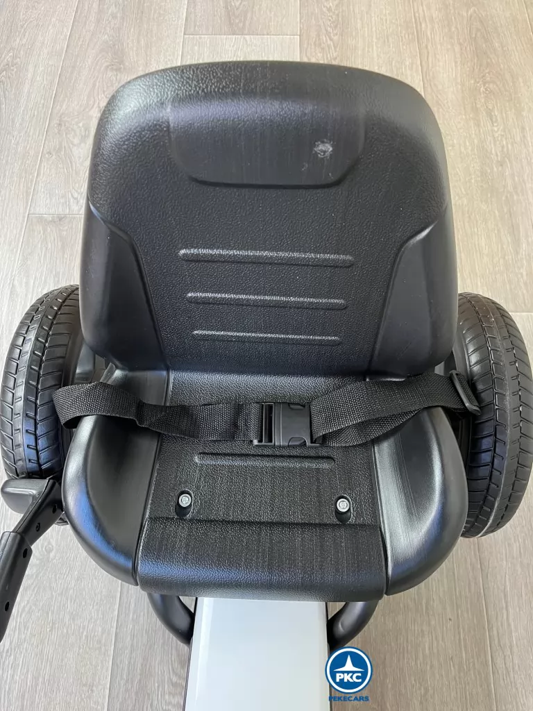 Kart a pedales Mercedes Blanco asiento