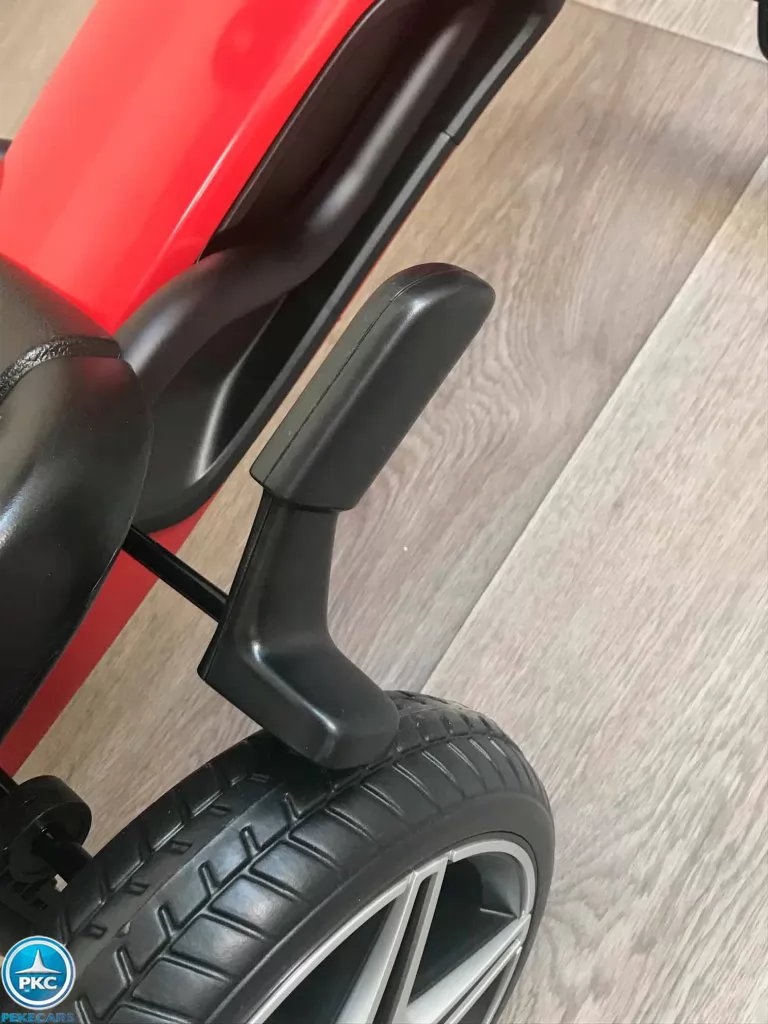 Kart a pedales Mercedes Rojo vista freno de mano