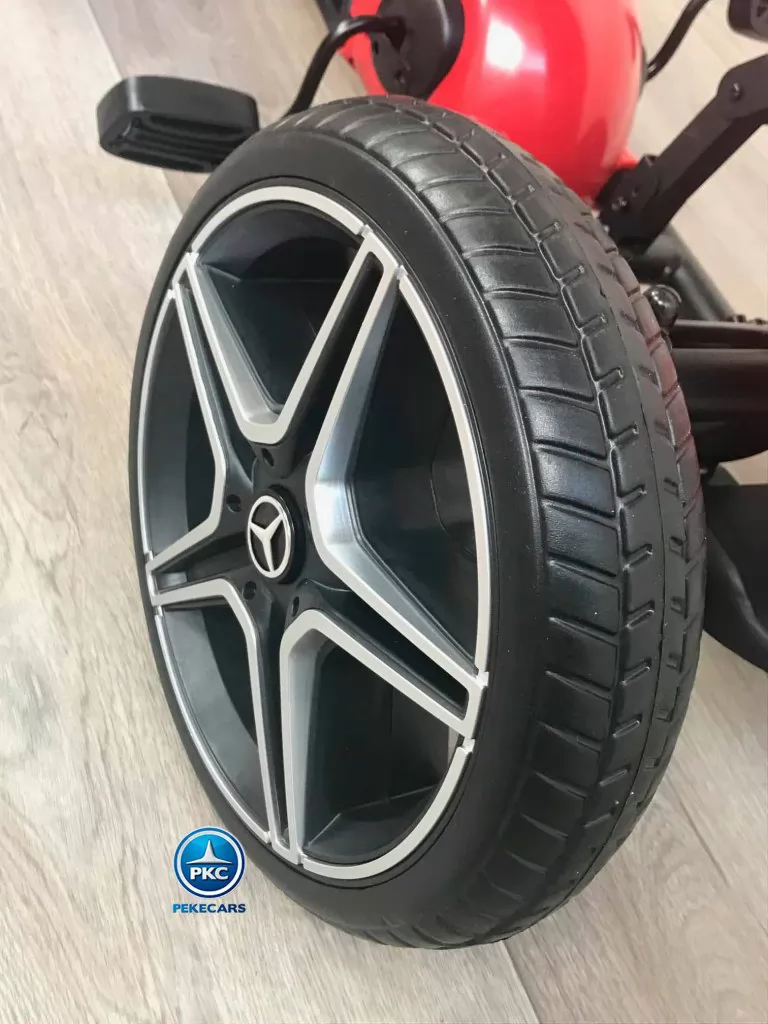 Kart a pedales Mercedes Rojo vista rueda