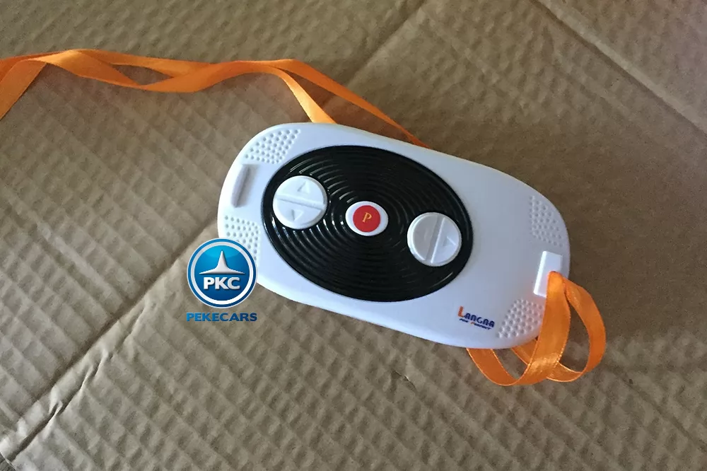 Kart eléctrico infantil FC-8818 Blanco con mando radiocontrol