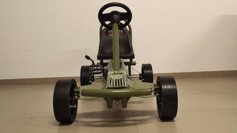 Kart a pedales GC004 Verde con ruedas de caucho vista frontal