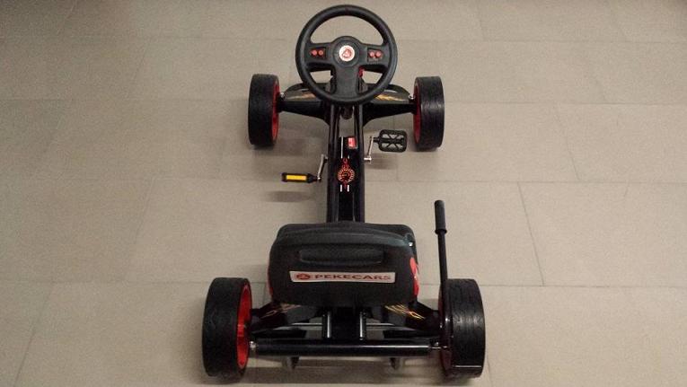 Kart a pedales GC004 Rojo con ruedas de caucho desde arriba