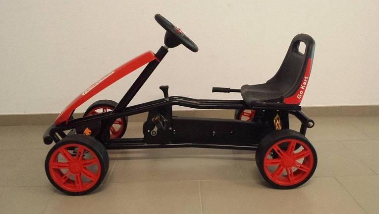 Kart a pedales GC004 Rojo con ruedas de caucho lateral