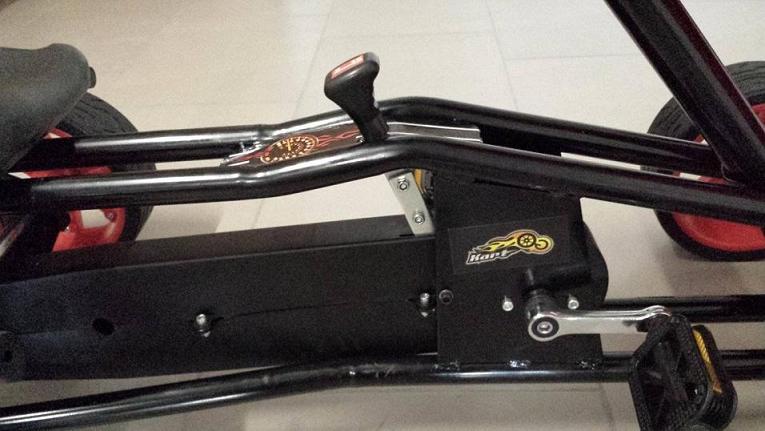 Kart a pedales GC004 Rojo con ruedas de caucho palanca cambio de piñón
