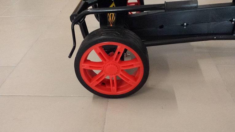 Kart a pedales GC004 Rojo con ruedas de caucho traseras