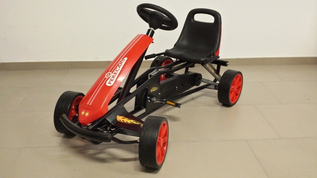 Kart a pedales GC004 Rojo con ruedas de caucho vista principal