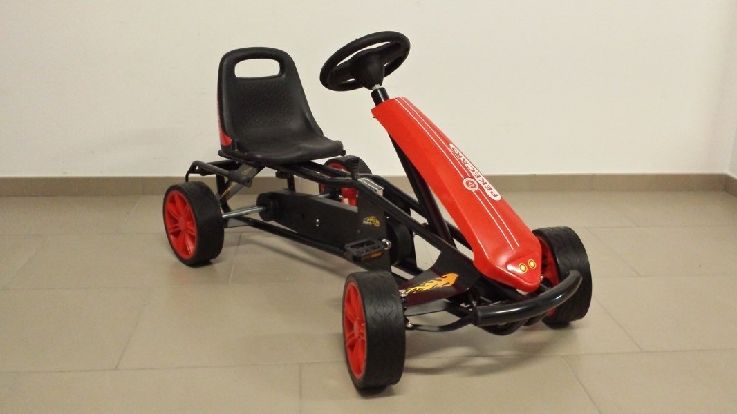 Kart a pedales GC004 Rojo con ruedas de caucho
