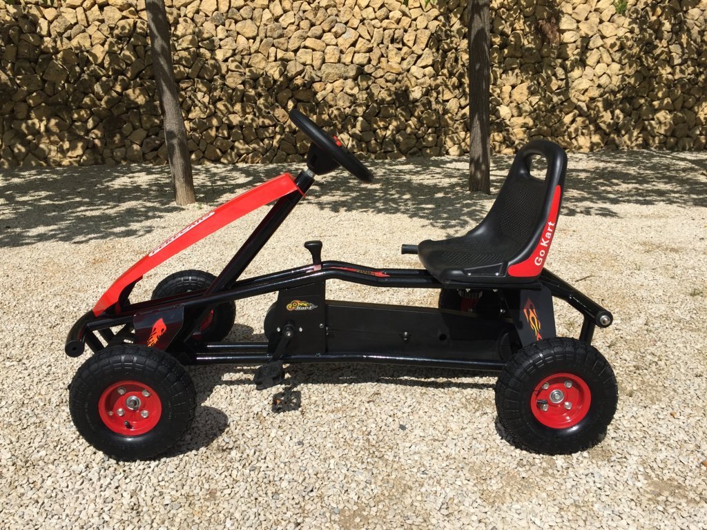 Kart a pedales GC004 Rojo con ruedas neumáticas