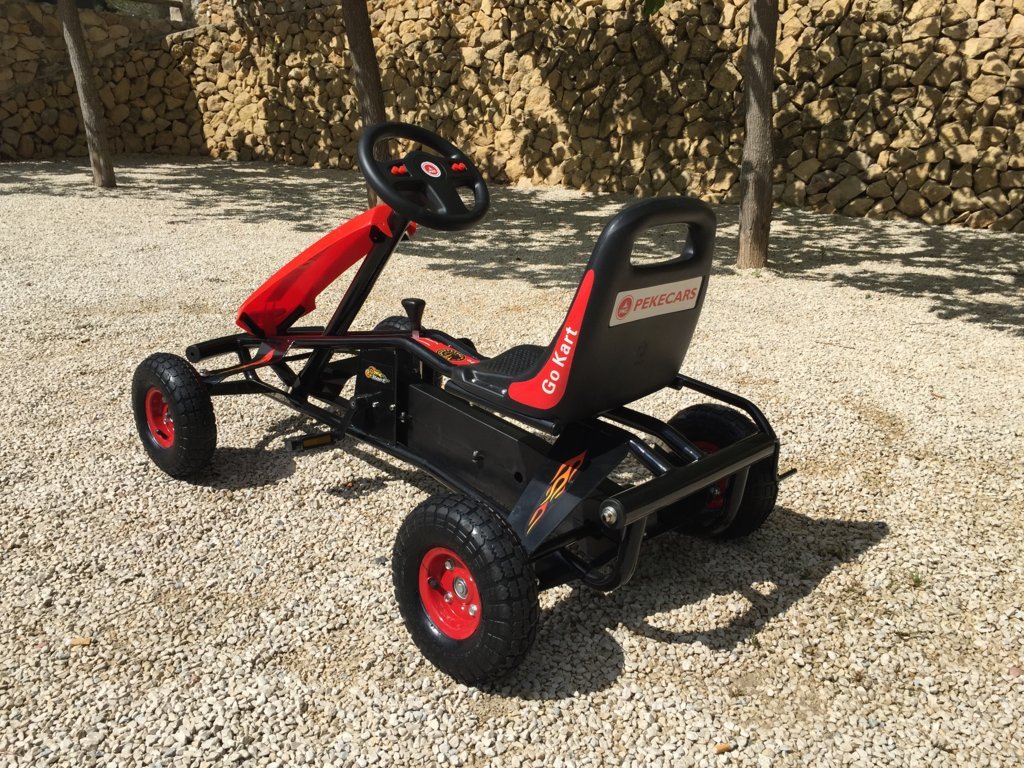 Kart a pedales GC004 Rojo con ruedas neumáticas