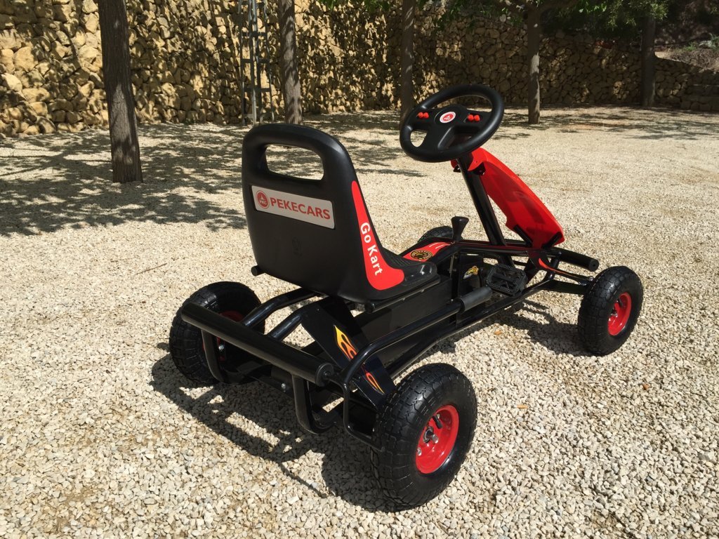 Kart a pedales GC004 Rojo con ruedas neumáticas