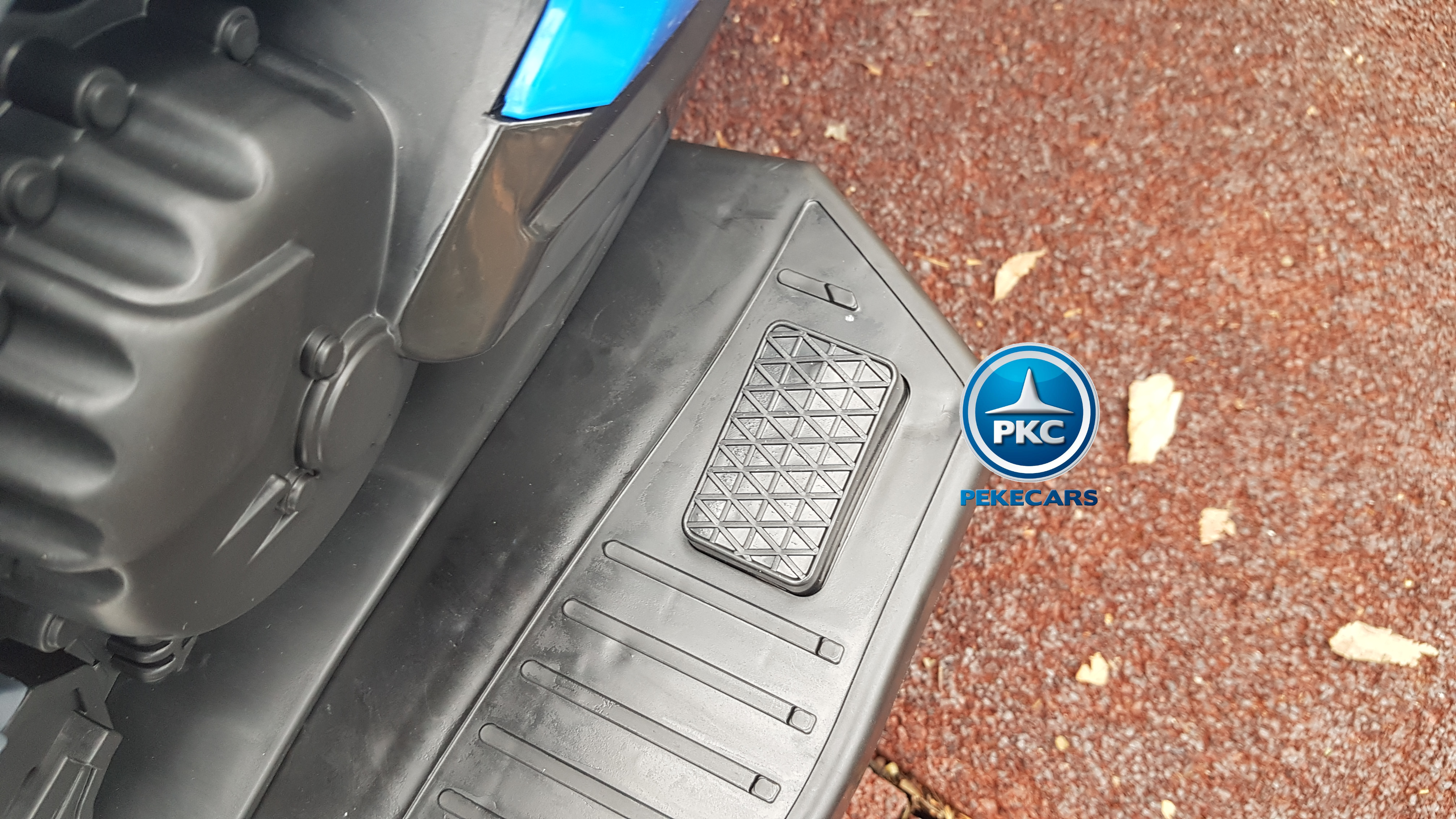 Moto electrica BMW style k1300s Azul - pedal acelerador