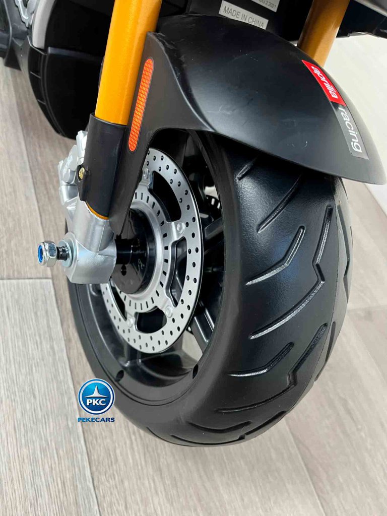 Aprilia Tuono Negra y Gris