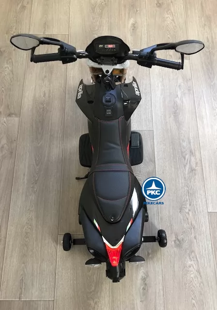 Moto aprilia dorsoduro 12v negra vista aerea