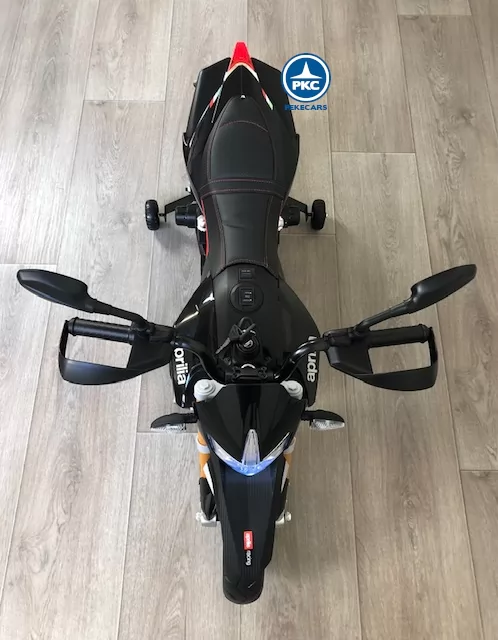 Moto aprilia dorsoduro 12v negra desde arriba