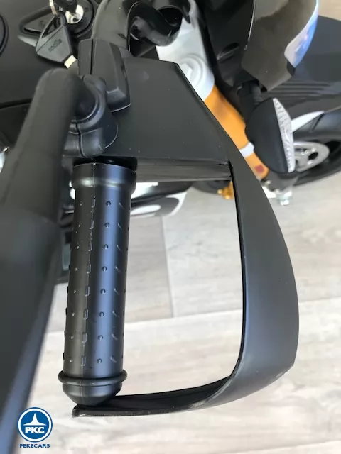 Moto aprilia dorsoduro 12v negra manillar