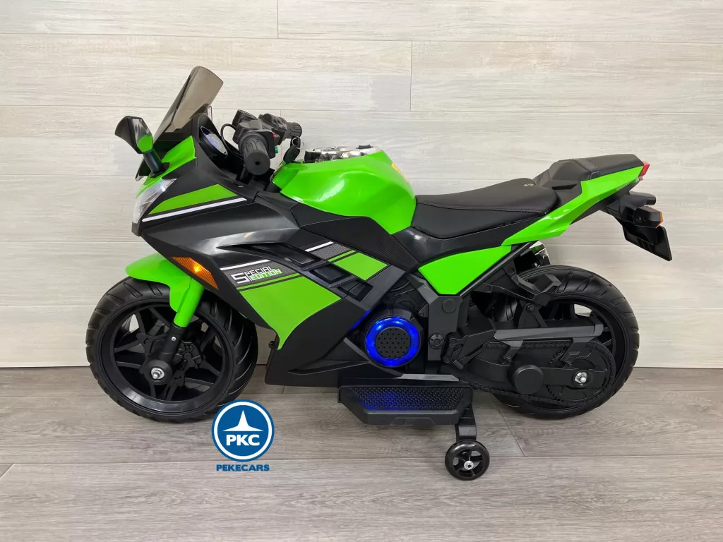 Moto de carreras verde special edition lateral invertido