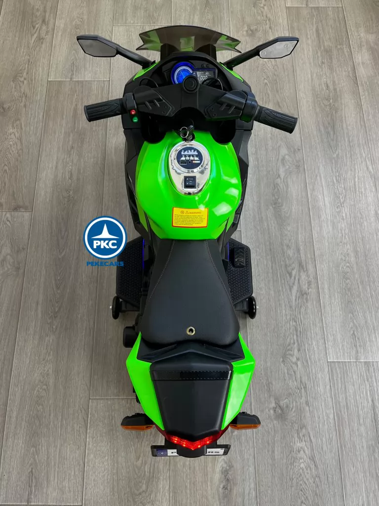 Moto de carreras verde special edition desde arriba