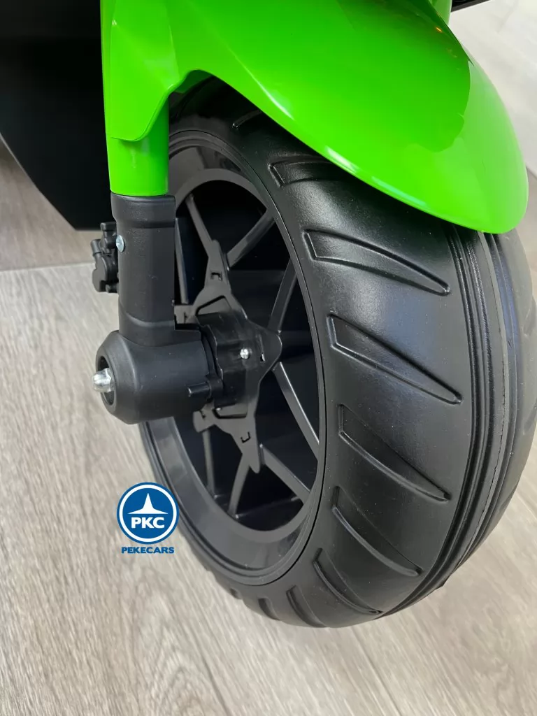 Moto de carreras verde special edition rueda caucho