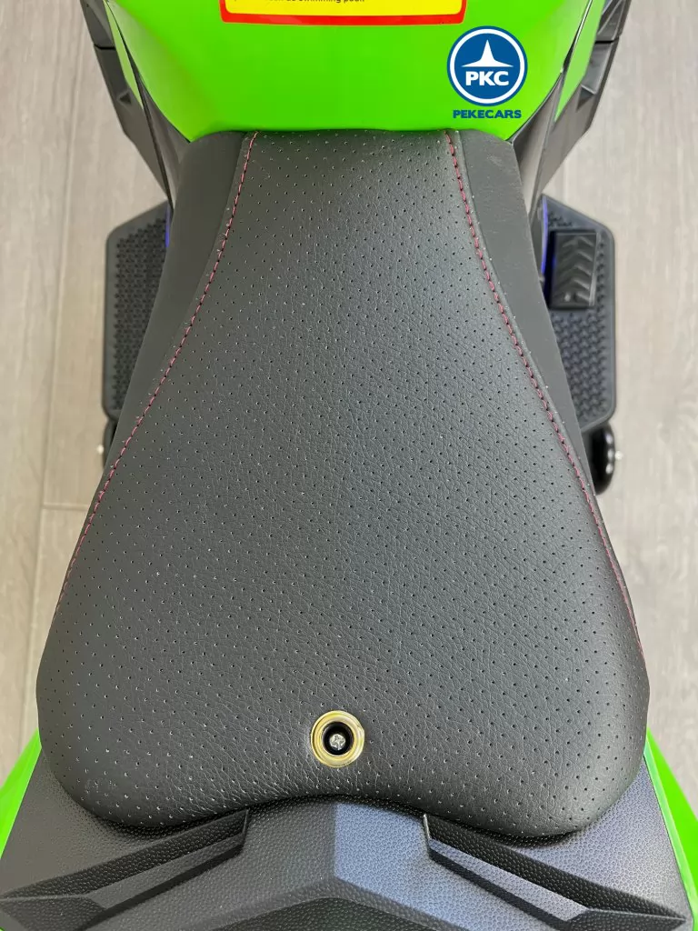 Moto de carreras verde special edition asiento piel