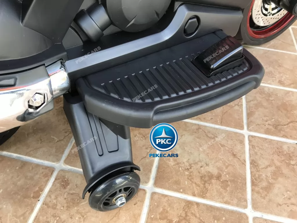 Moto electrica para niños BMW Style C 650 GT 12V Rojo conexion USB