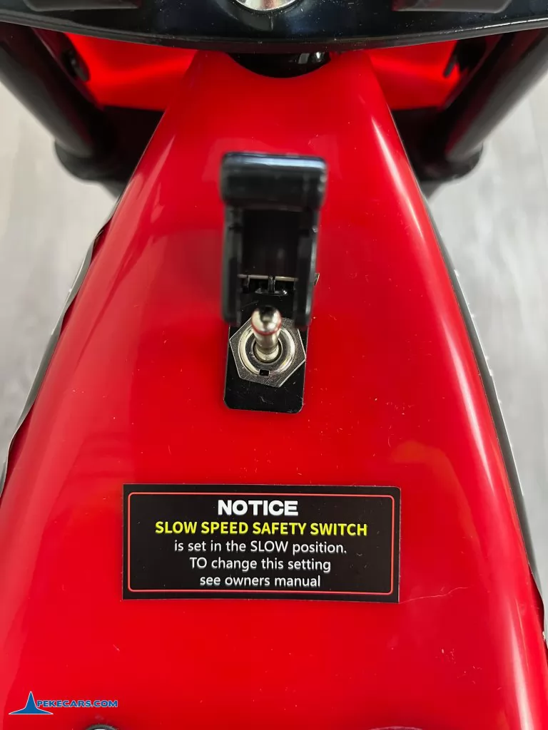 Moto eléctrica para niños Pekecars 24V 250W Roja interruptor