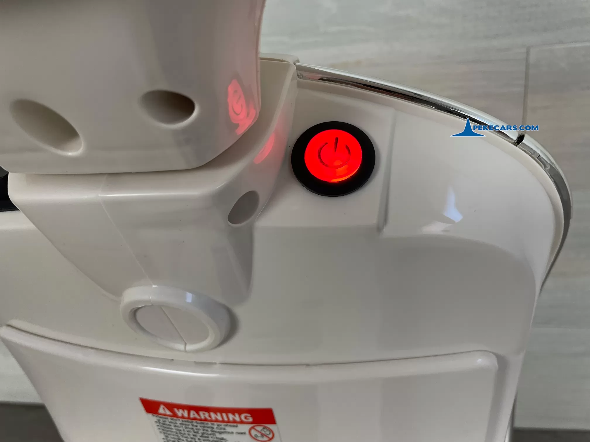 Moto Vespa GTS-S 12V blanco 3/4 encendido