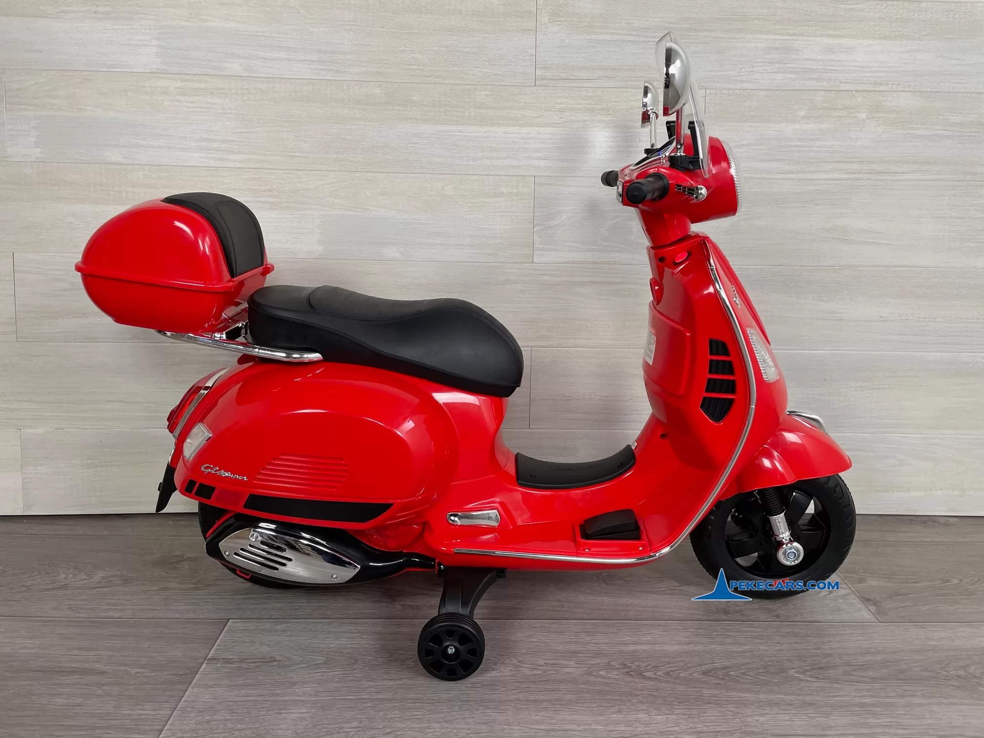 Moto Vespa GTS-S 12V roja 3/4 lado izquierdo