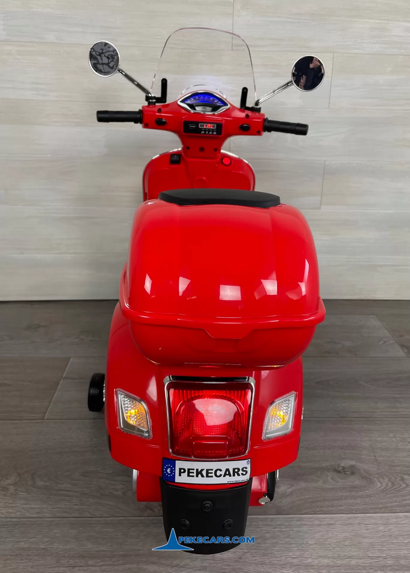 Moto Vespa GTS-S 12V roja 3/4 trasera
