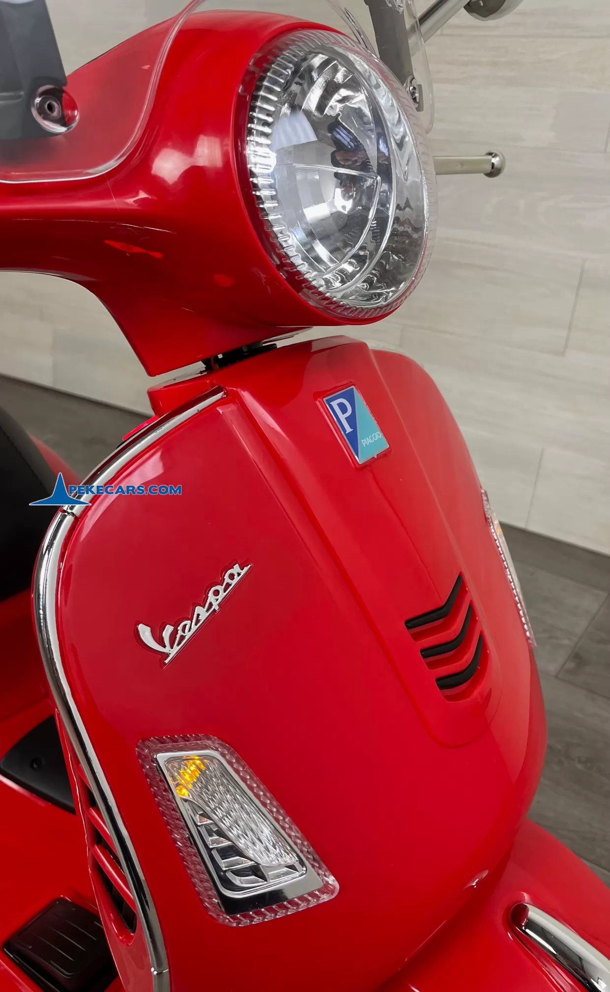 Moto Vespa GTS-S 12V roja 3/4 parte frontal