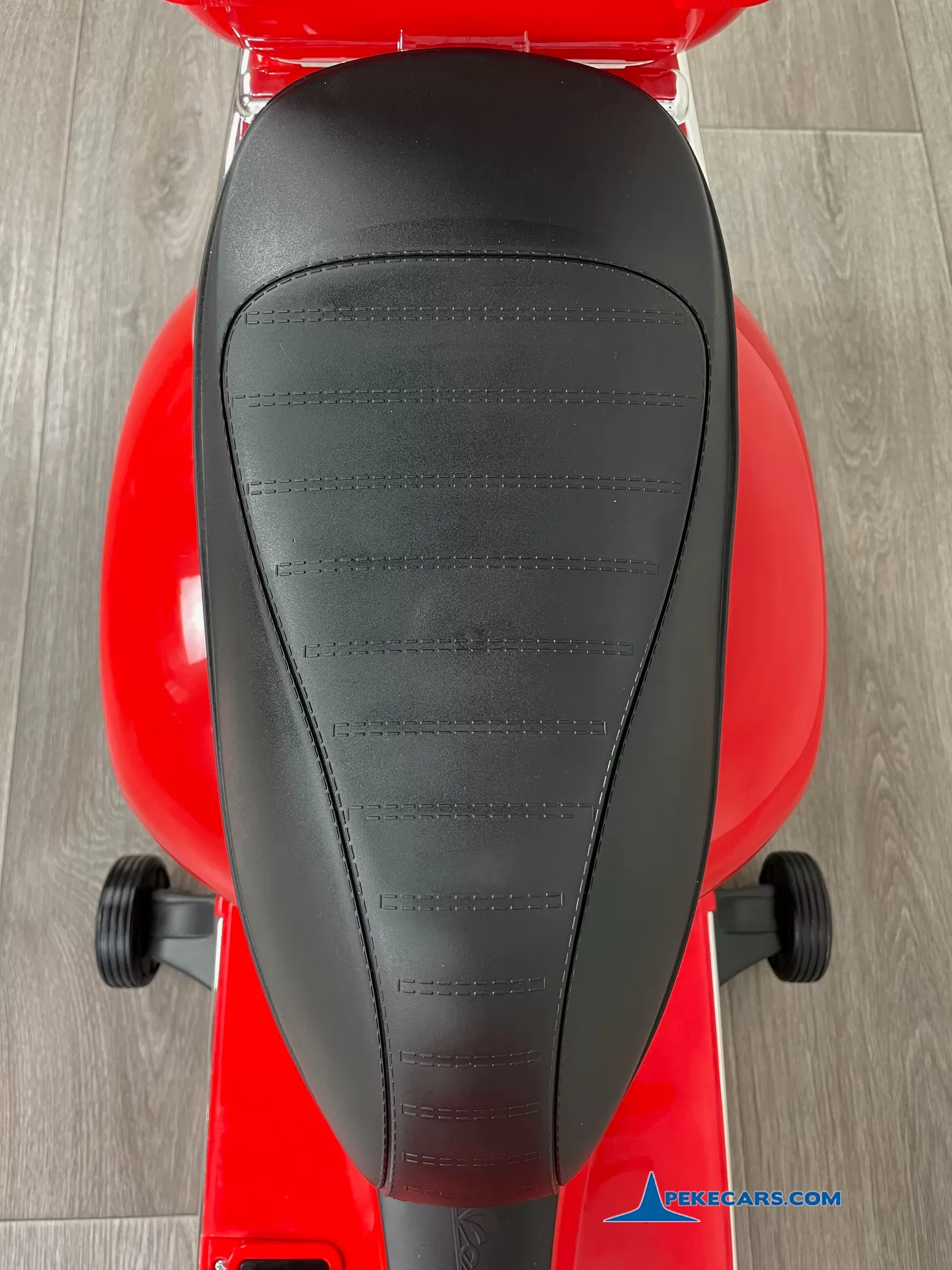 Moto Vespa GTS-S 12V roja 3/4 asiento