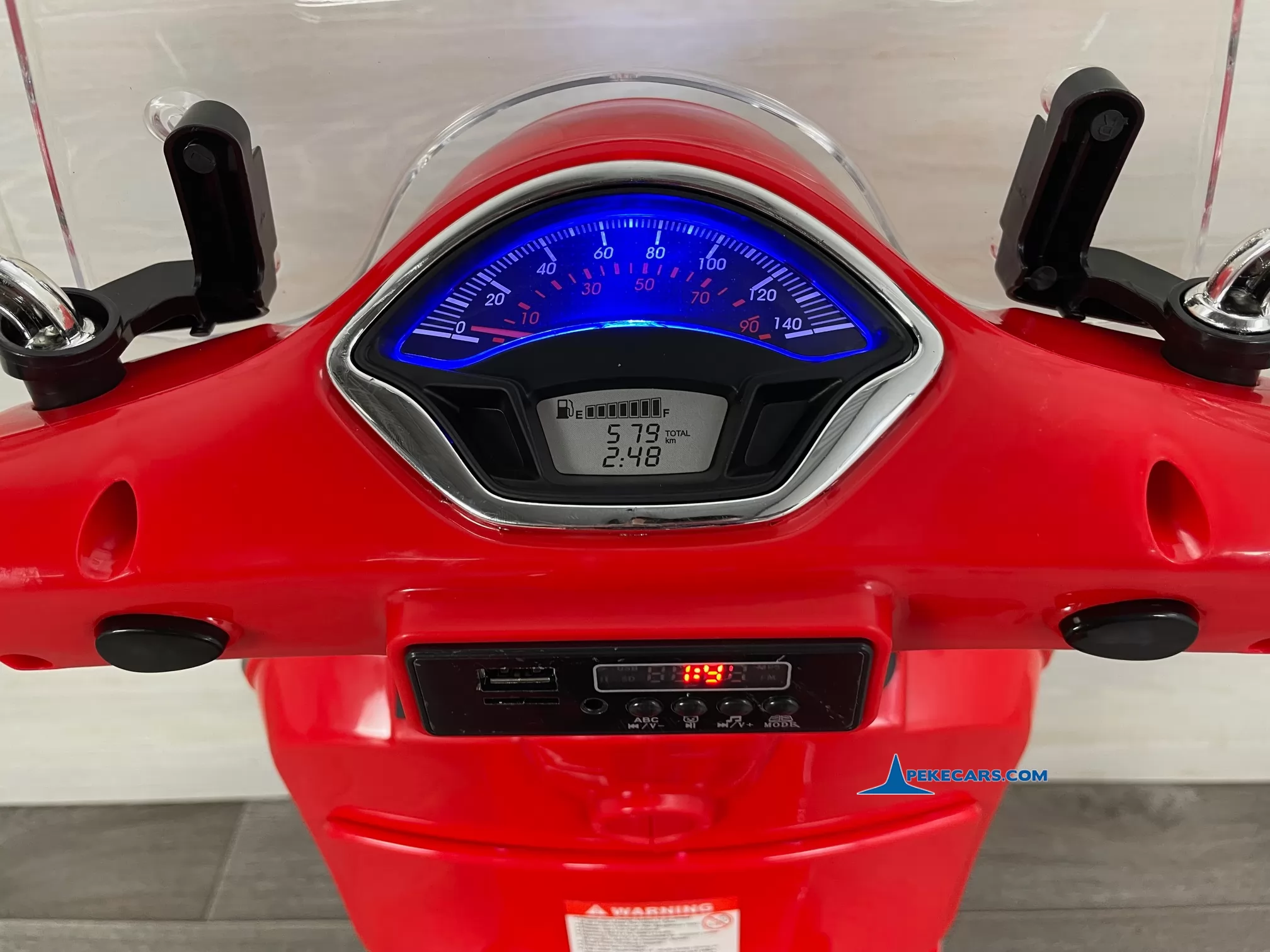 Moto Vespa GTS-S 12V roja 3/4 velocimetro