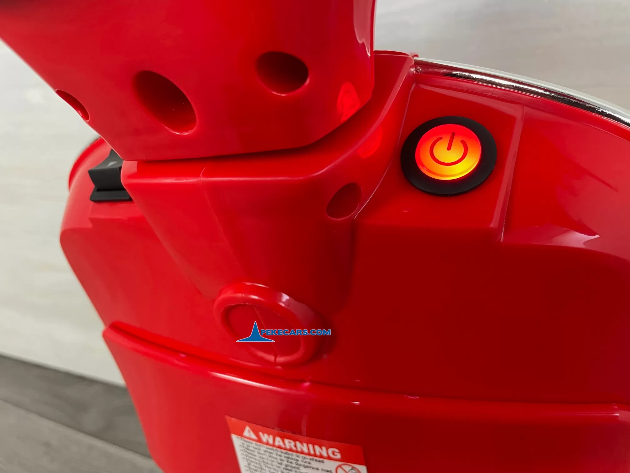 Moto Vespa GTS-S 12V roja 3/4 encendido
